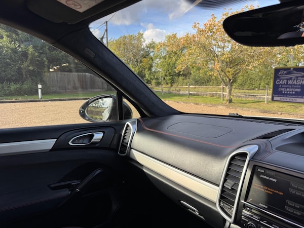 Used Porsche Cayenne 2015 for sale - 75977891: Photo 37