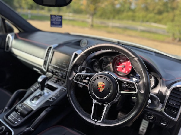 Used Porsche Cayenne 2015 for sale - 75977891: Photo 3