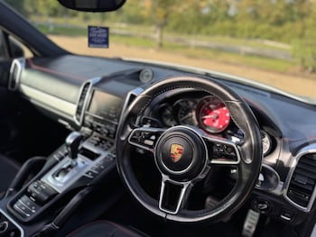 Used Porsche Cayenne 2015 for sale - 75977891: Photo 3
