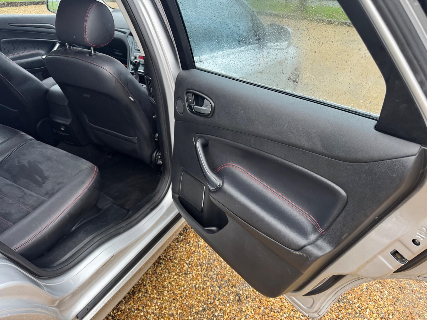 Used Ford Mondeo 2010 for sale - 77306133: Photo 31