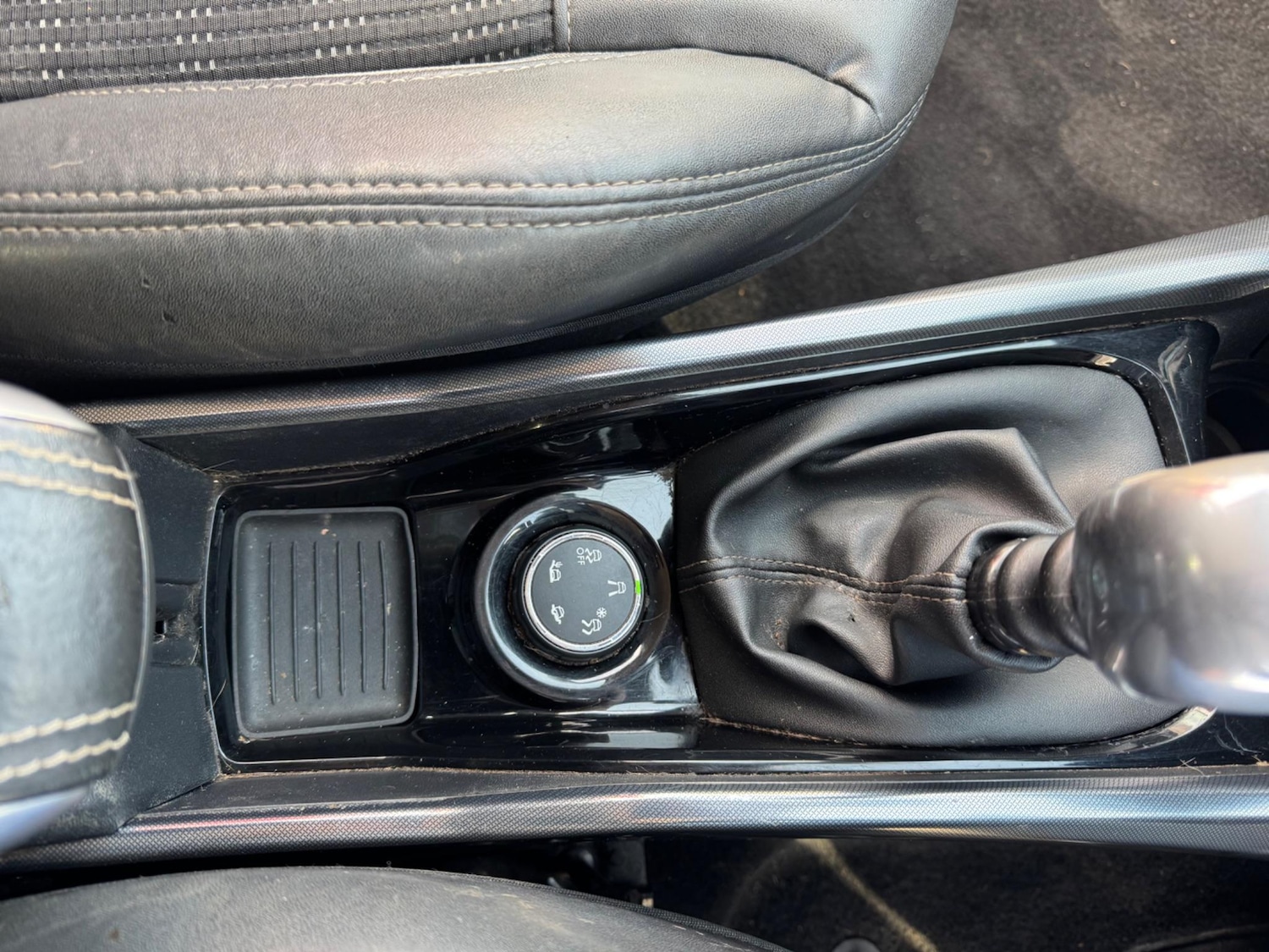 Used Peugeot 2008 2014 for sale - 76989458: Photo 29