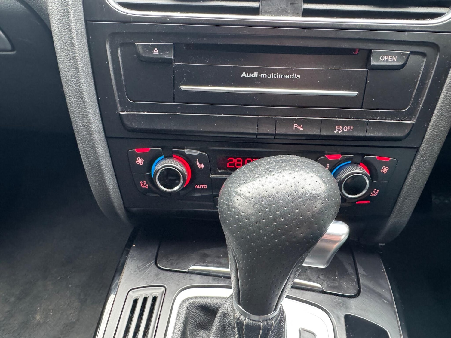 Used Audi A4 2011 for sale - 77598390: Photo 12