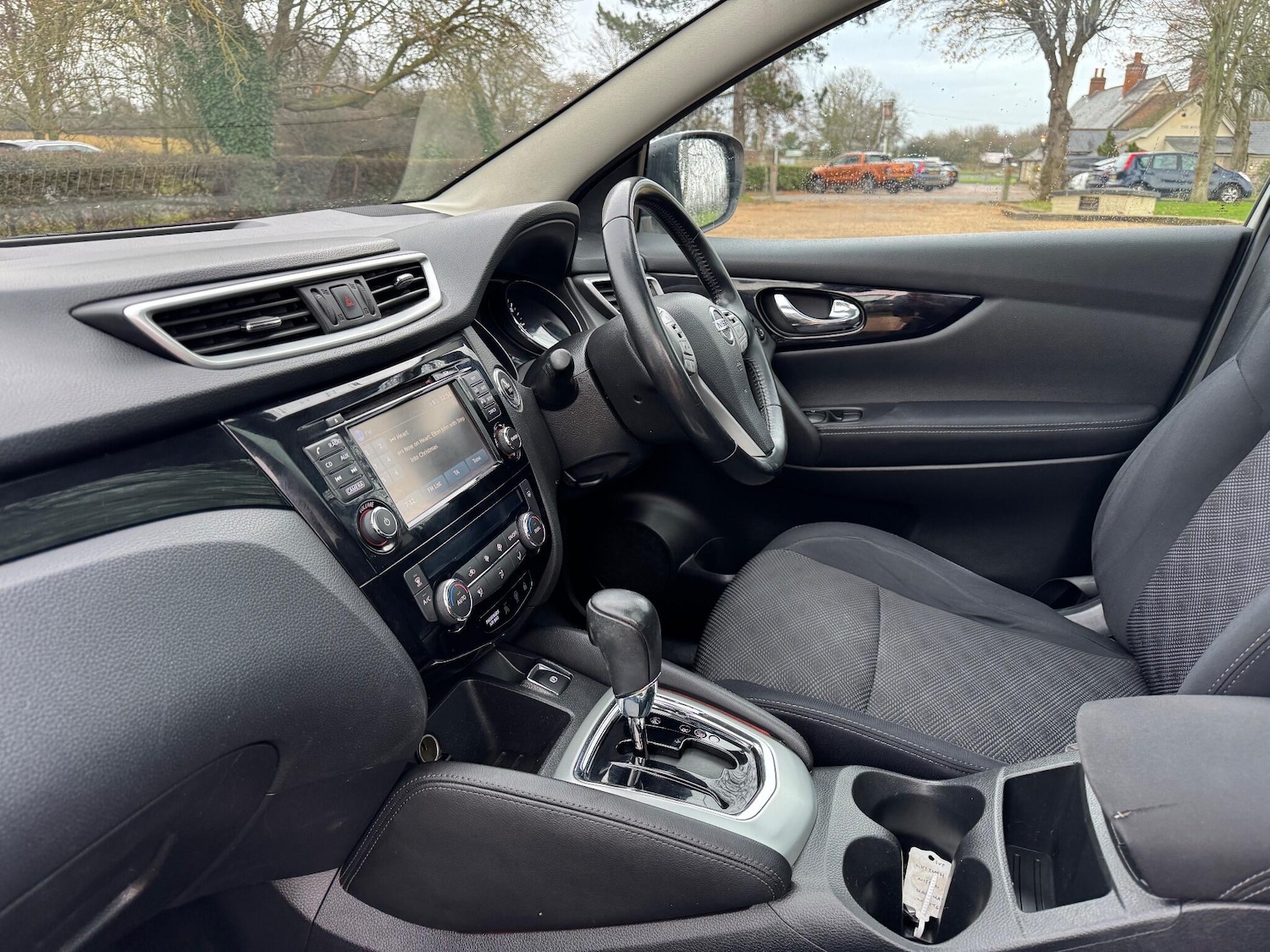 Used Nissan Qashqai 2017 for sale - 76965566: Photo 2