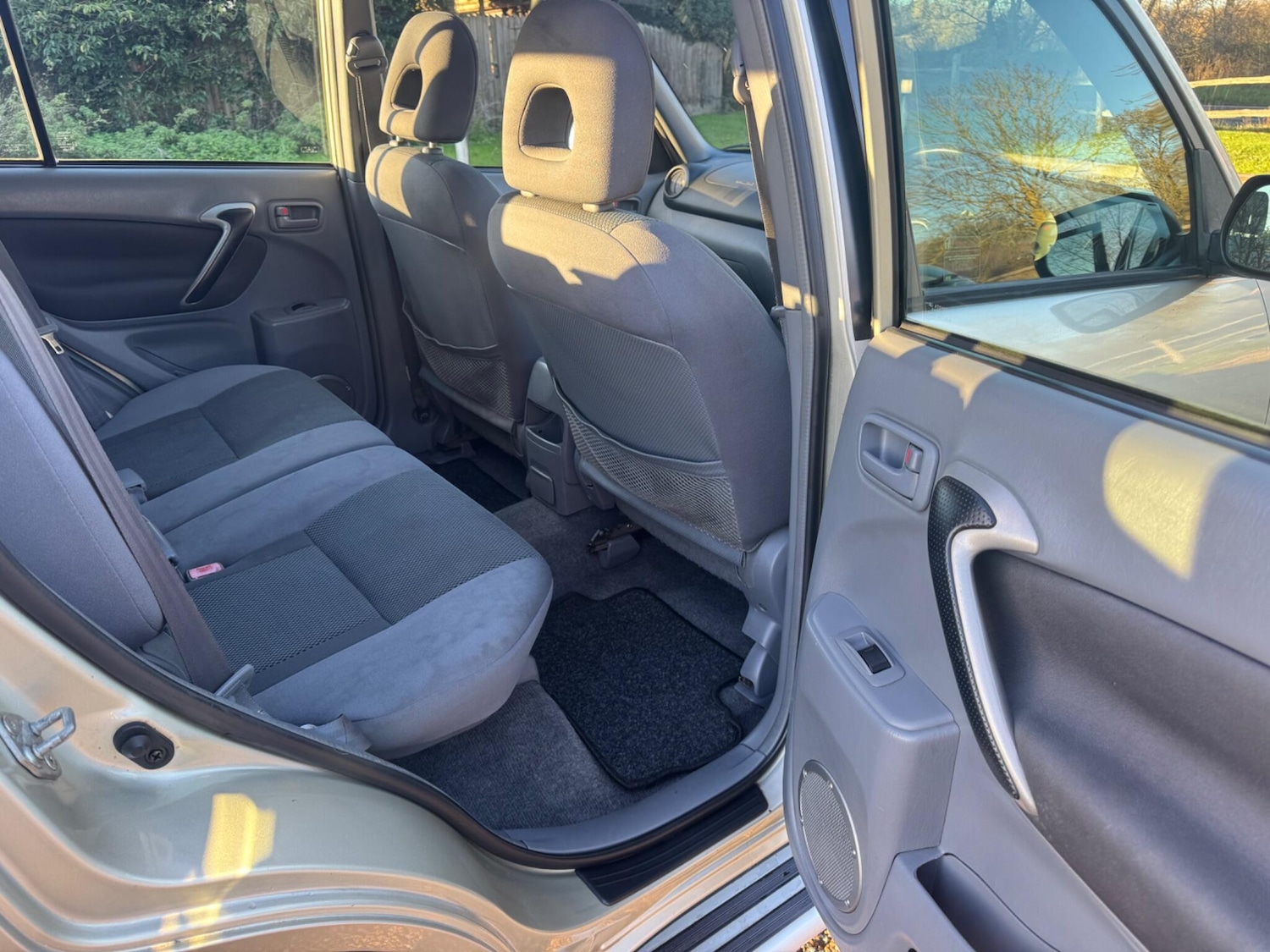 Used Toyota RAV4 2003 for sale - 76759730: Photo 9