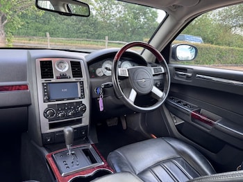 Used Chrysler 300C 2010 for sale - 78809565: Photo