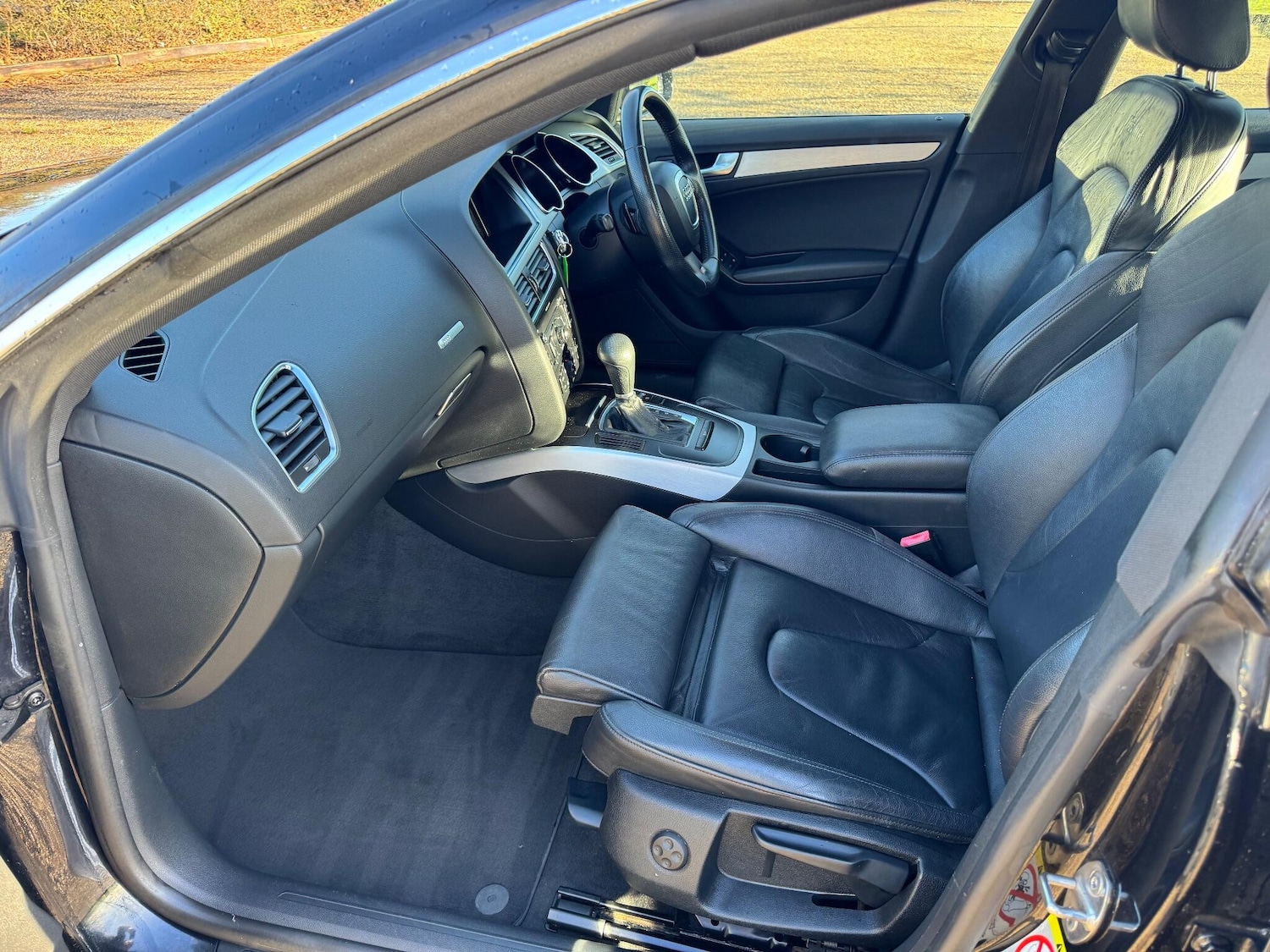 Used Audi A5 2011 for sale - 76935903: Photo 2