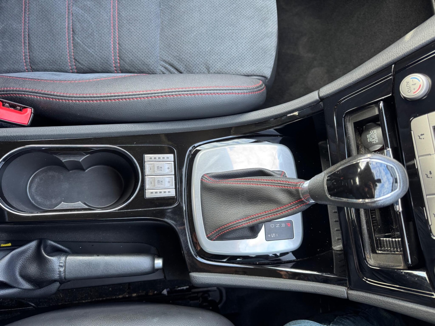 Used Ford Mondeo 2010 for sale - 76361098: Photo 31
