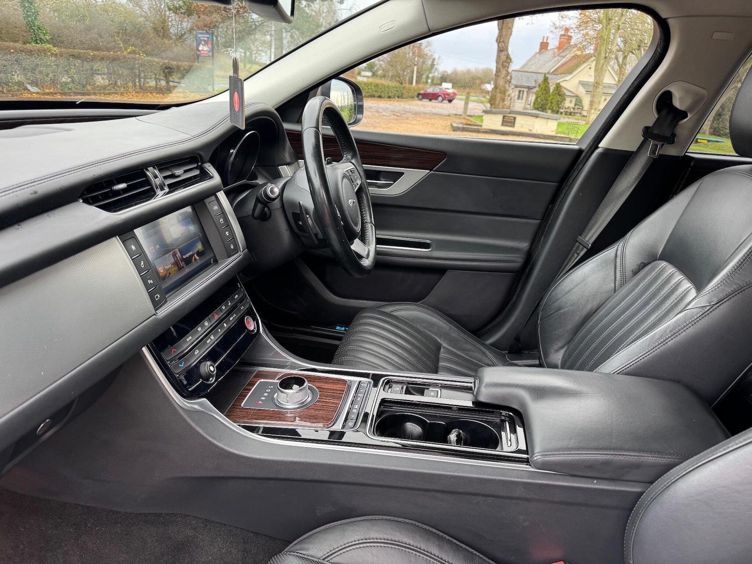 Used Jaguar XF 2016 for sale - 76887026: Photo 3