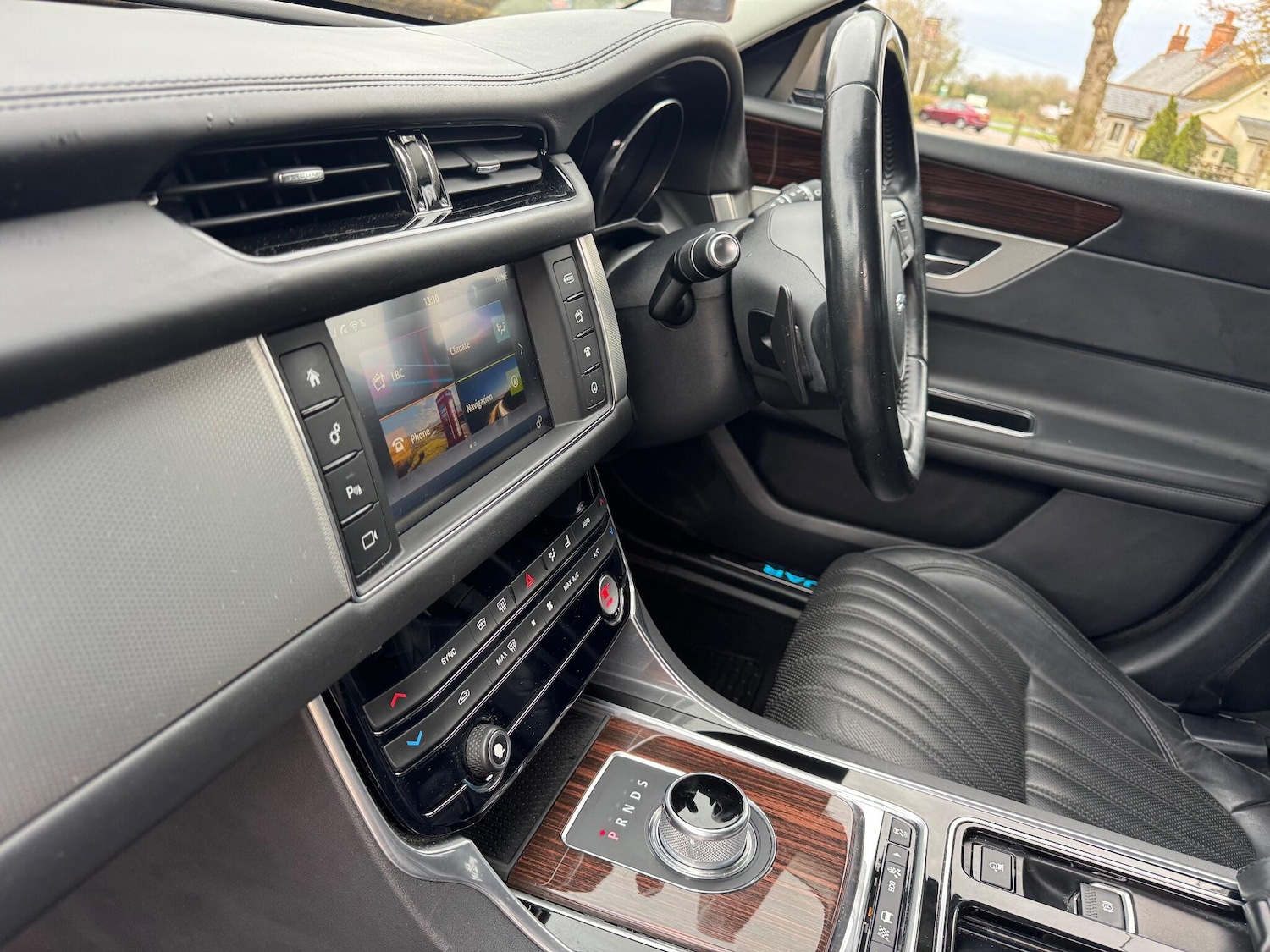 Used Jaguar XF 2016 for sale - 76887026: Photo 4