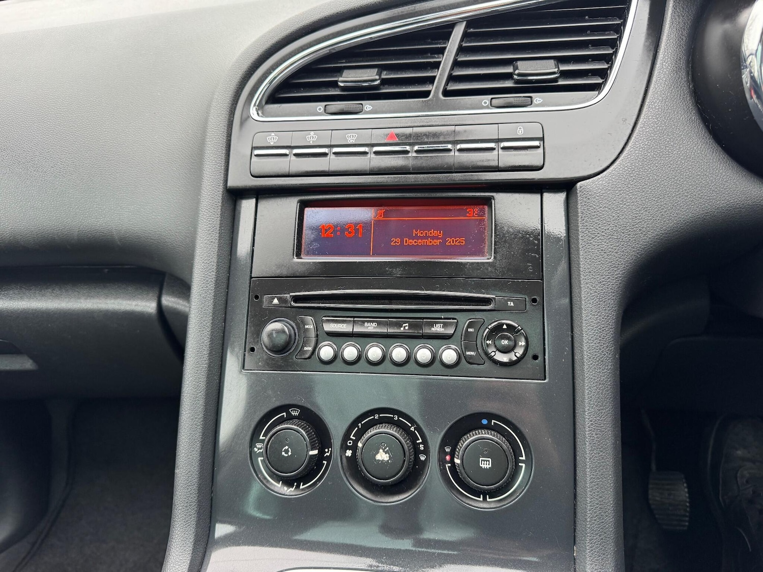 Used Peugeot 5008 2012 for sale - 77066809: Photo 30