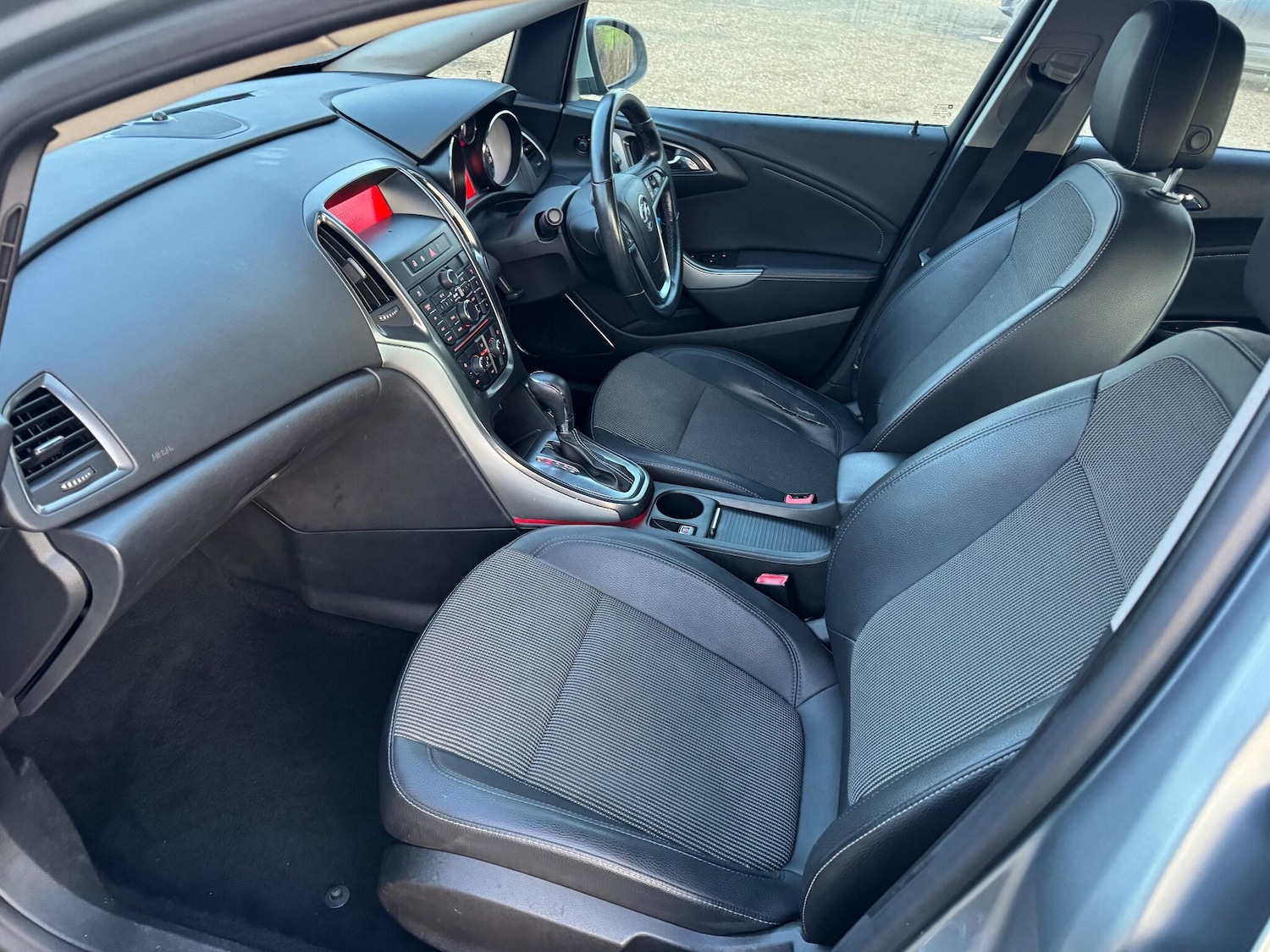 Used Vauxhall Astra 2011 for sale - 76942417: Photo 11