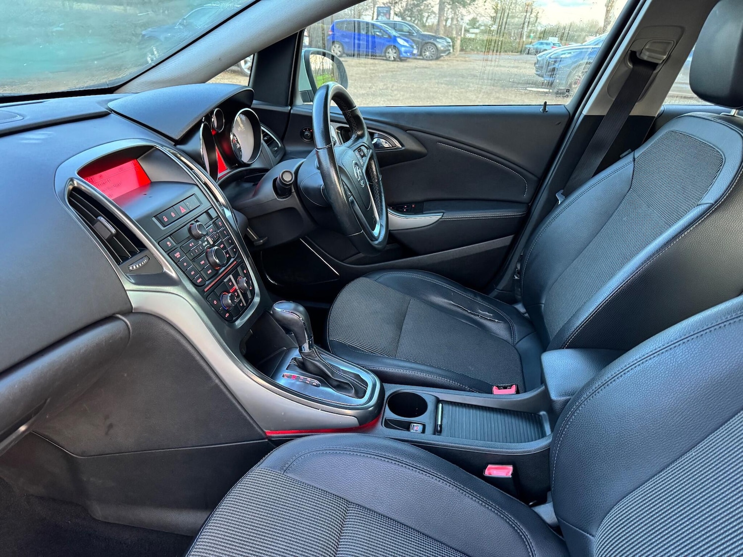 Used Vauxhall Astra 2011 for sale - 76942417: Photo 2