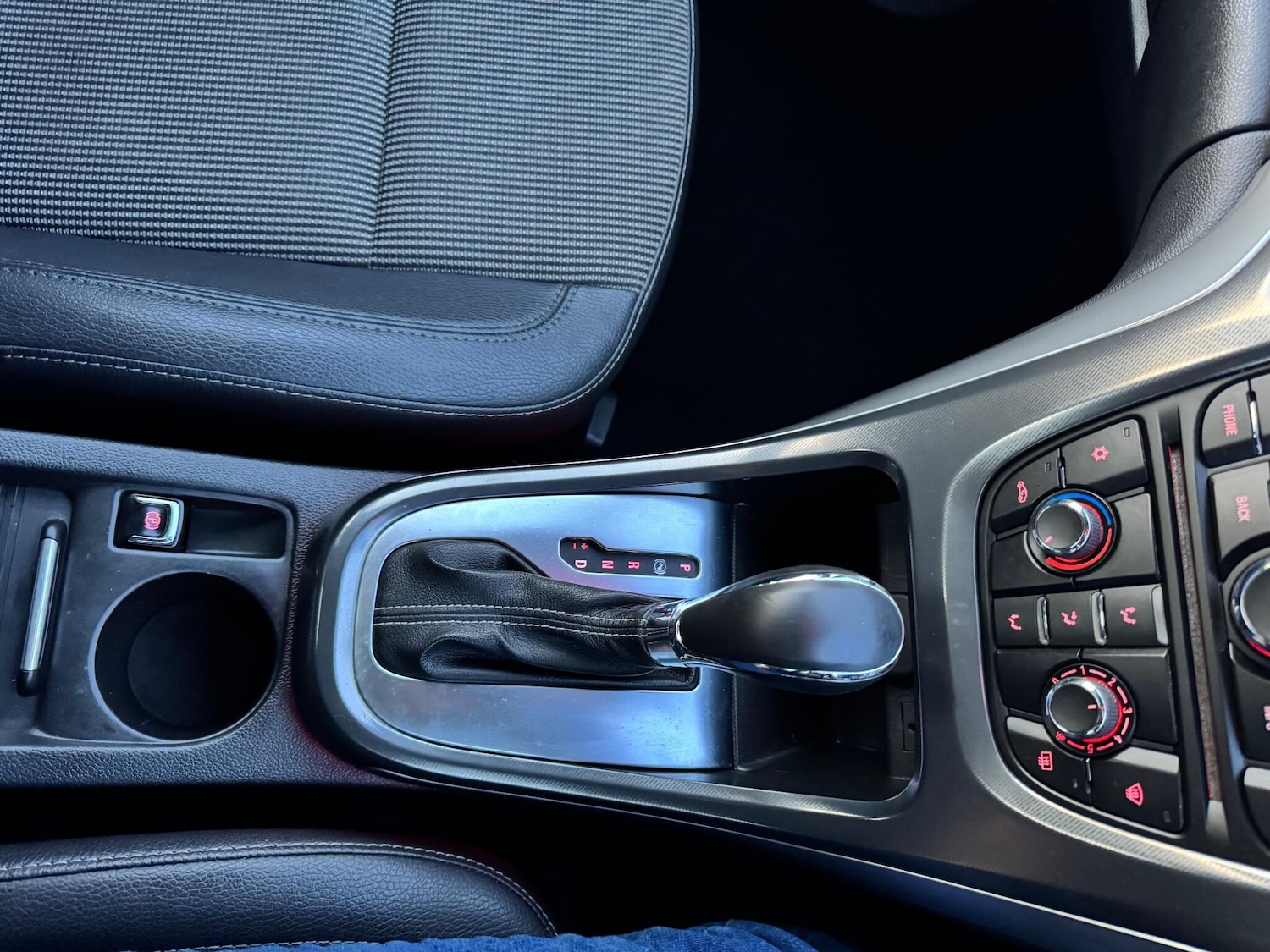 Used Vauxhall Astra 2011 for sale - 76942417: Photo 3