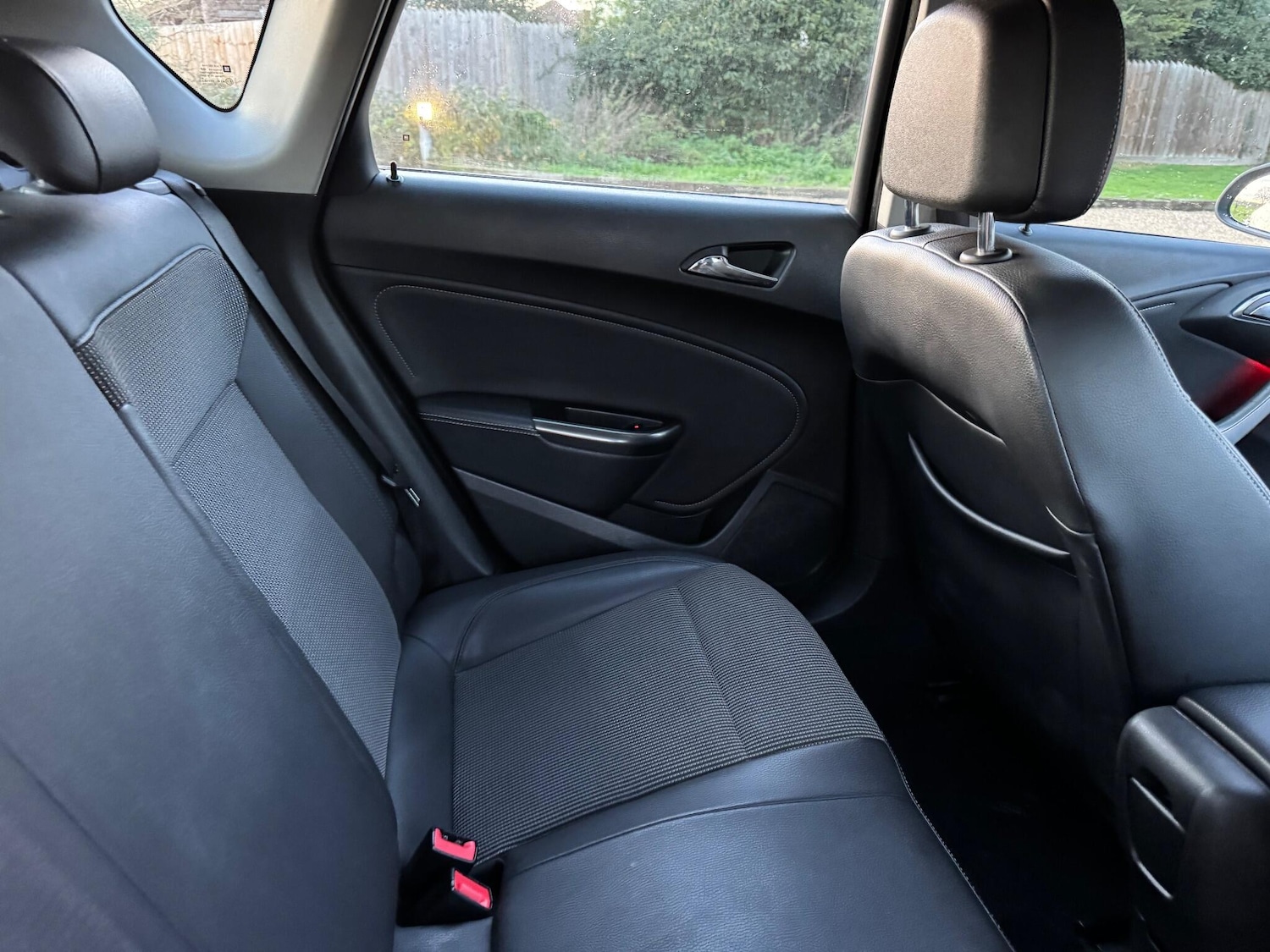 Used Vauxhall Astra 2011 for sale - 76942417: Photo 4