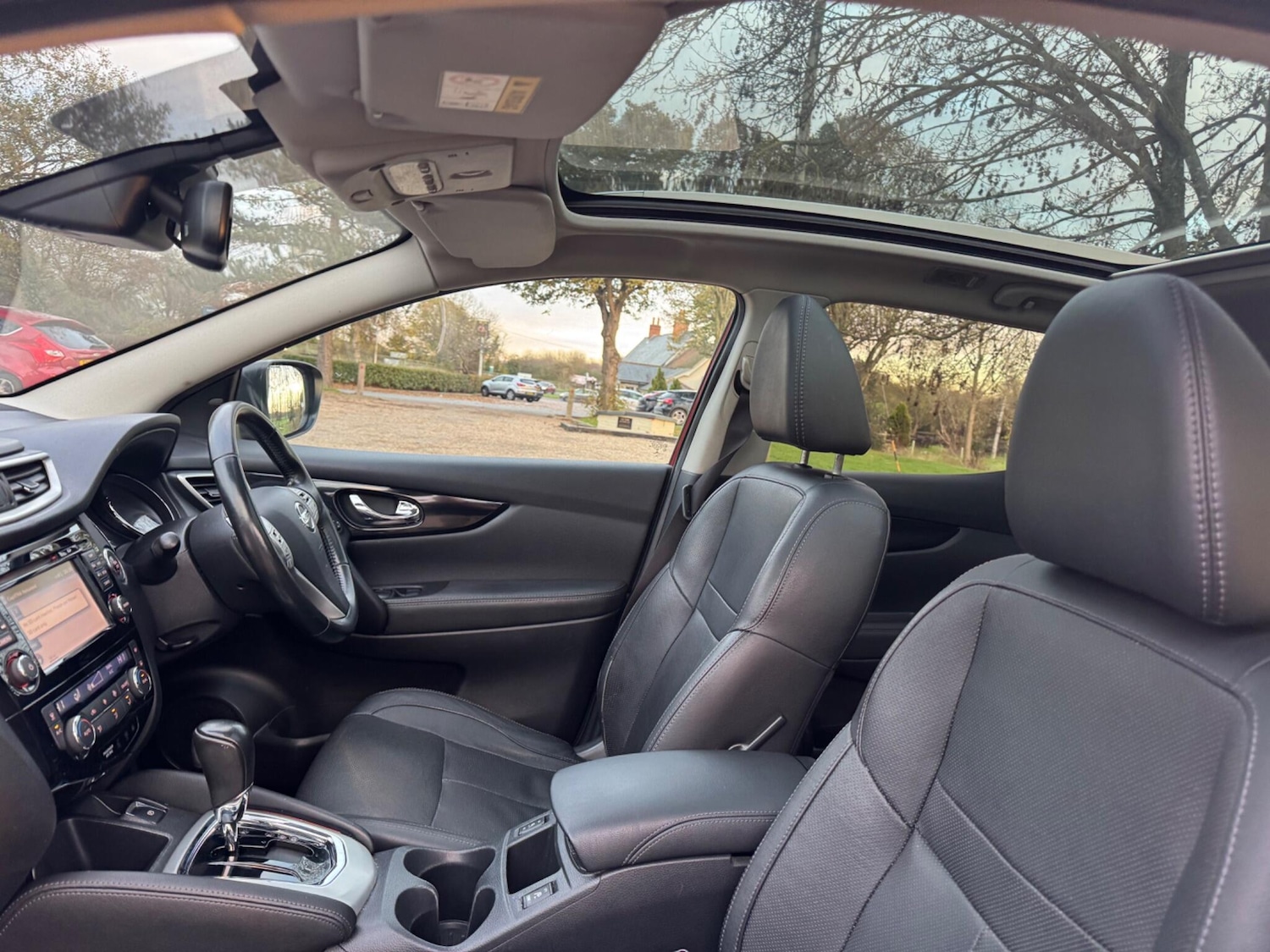 Used Nissan Qashqai 2015 for sale - 76619842: Photo 2