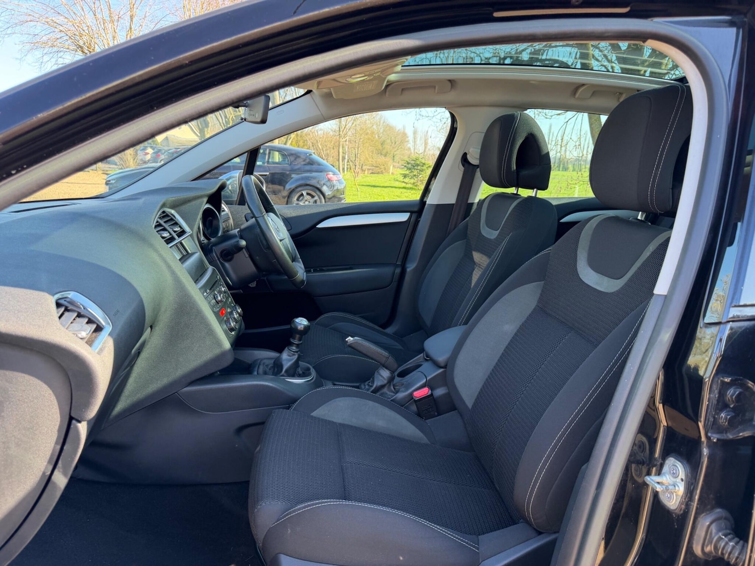 Used Citroen C4 2013 for sale - 77958280: Photo 2