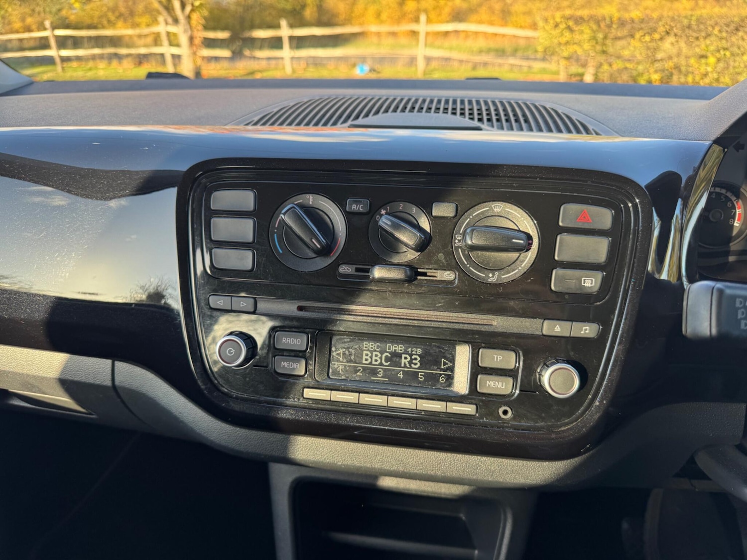 Used Volkswagen up! 2015 for sale - 76370506: Photo 32