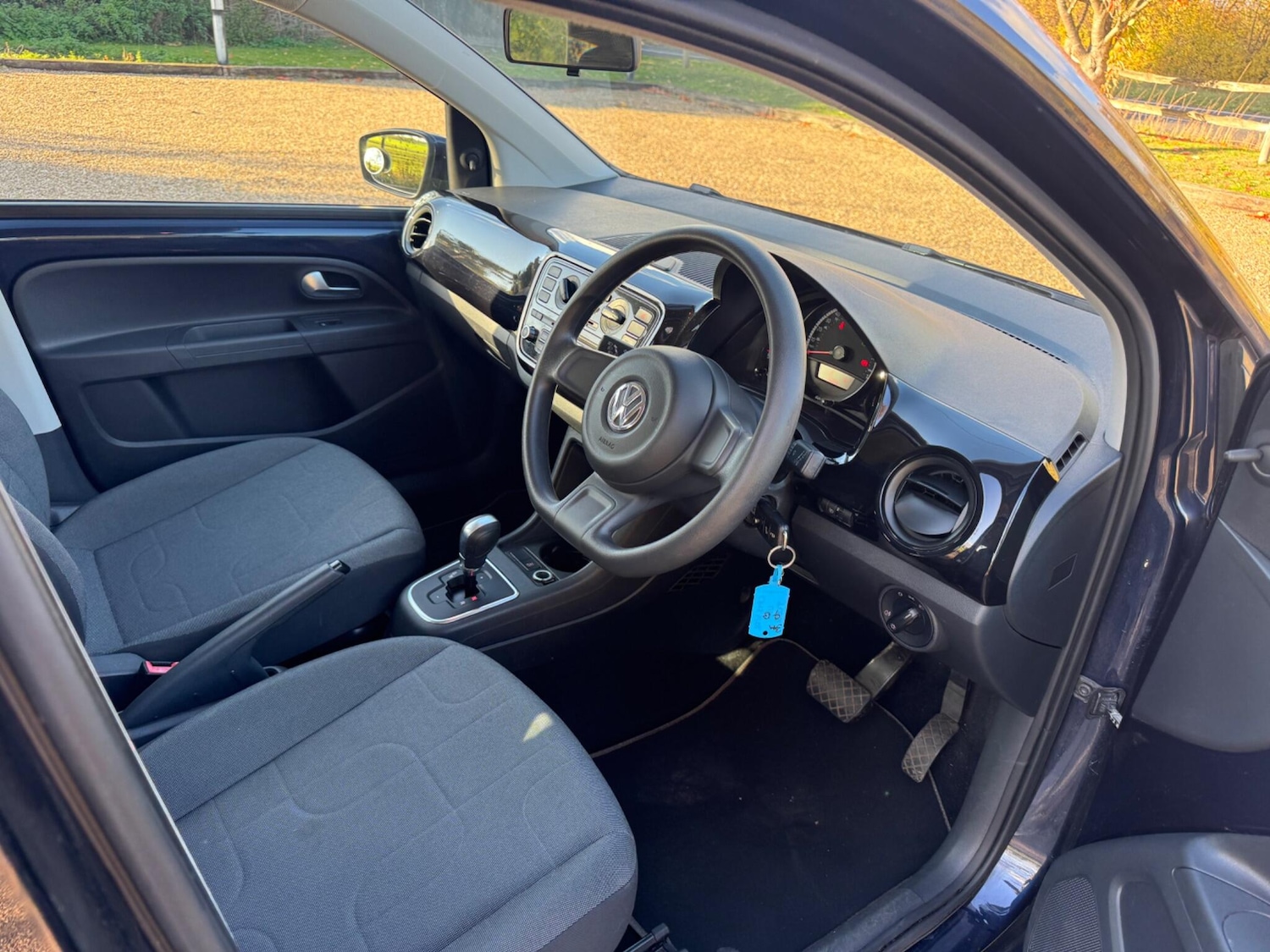 Used Volkswagen up! 2015 for sale - 76370506: Photo 8