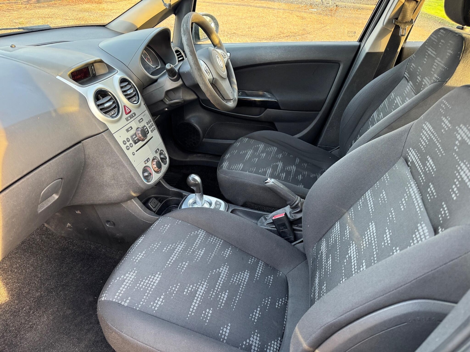 Used Vauxhall Corsa 2012 for sale - 76936478: Photo 2