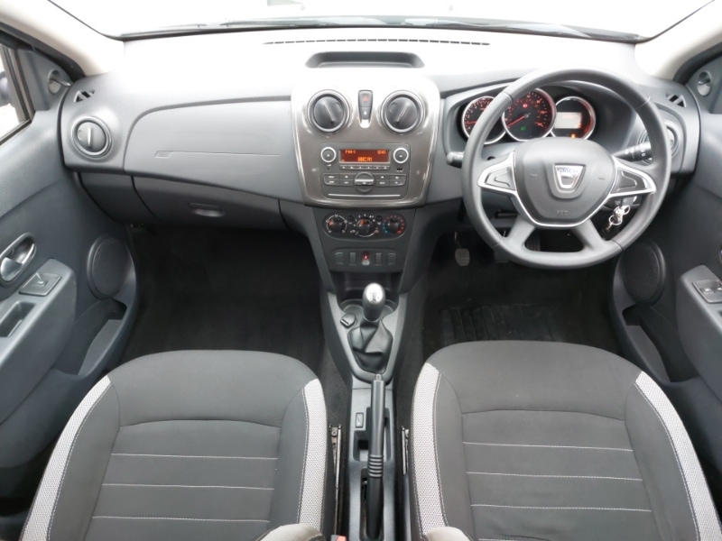 Used Dacia Sandero Stepway 2017 for sale - 77751796: Photo 2