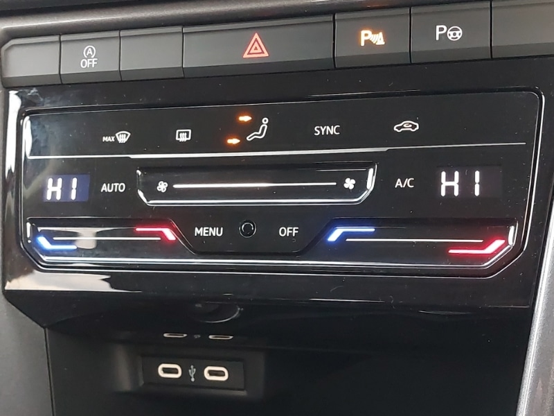 Used Volkswagen T-Roc 2024 for sale - 77544415: Photo 16