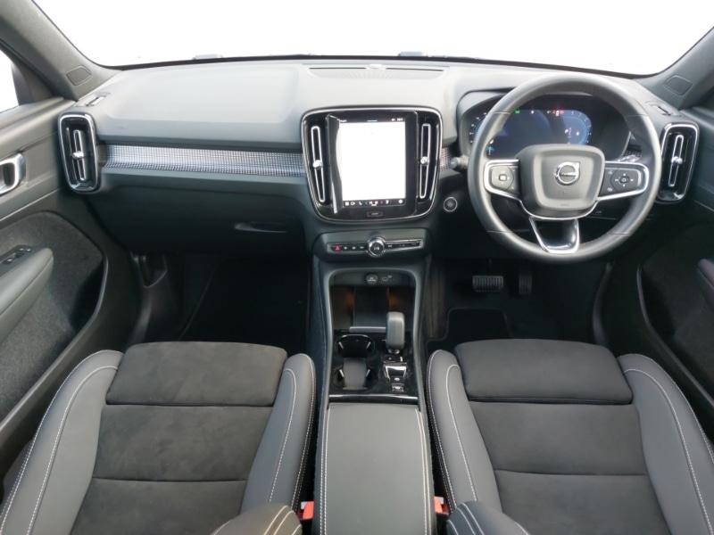 Used Volvo XC40 2024 for sale - 76663941: Photo 2