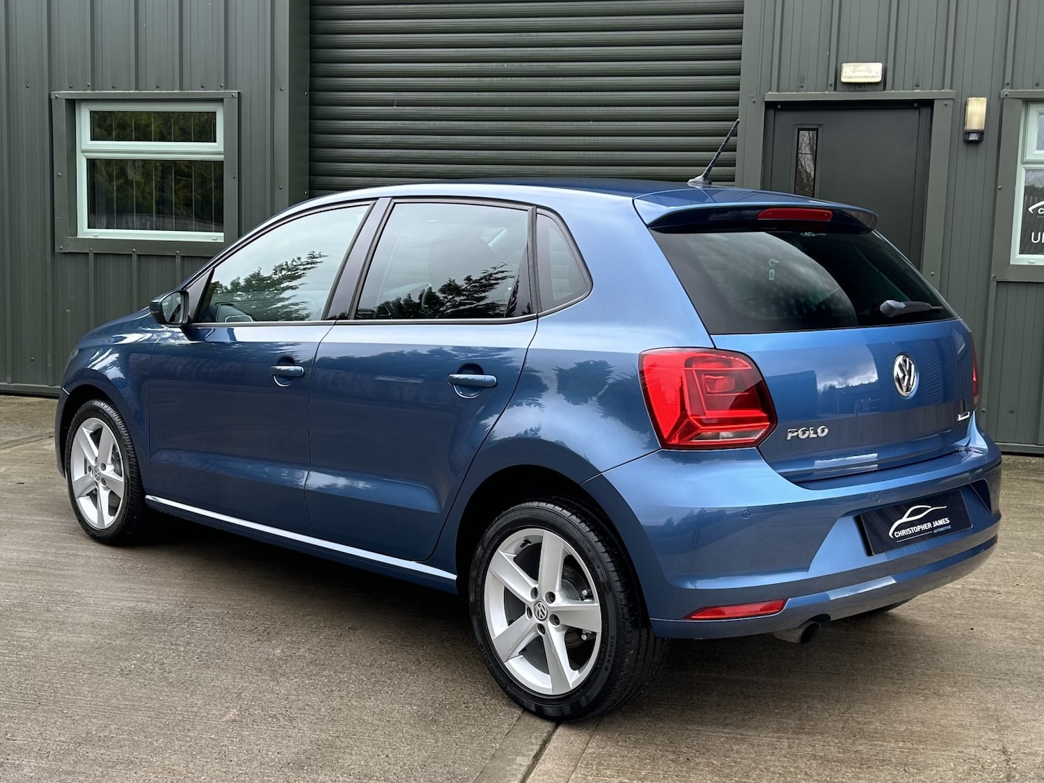 Used Volkswagen Polo 2015 for sale - 77558622: Photo 2