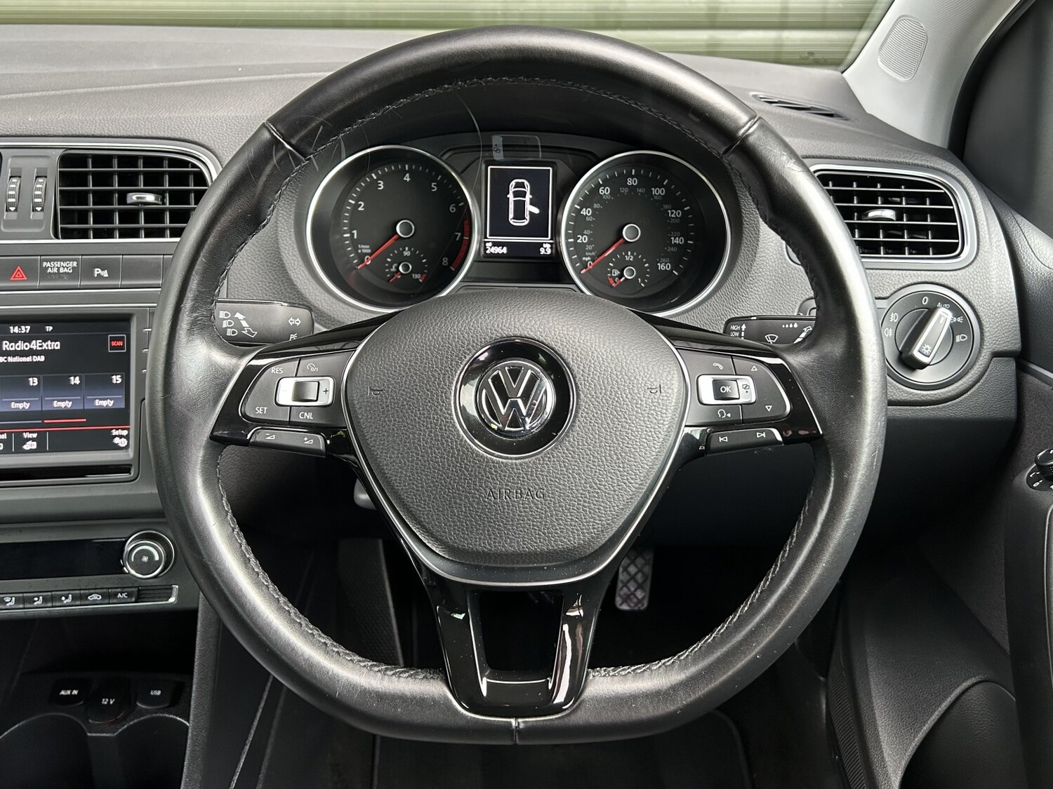 Used Volkswagen Polo 2015 for sale - 77558622: Photo 24