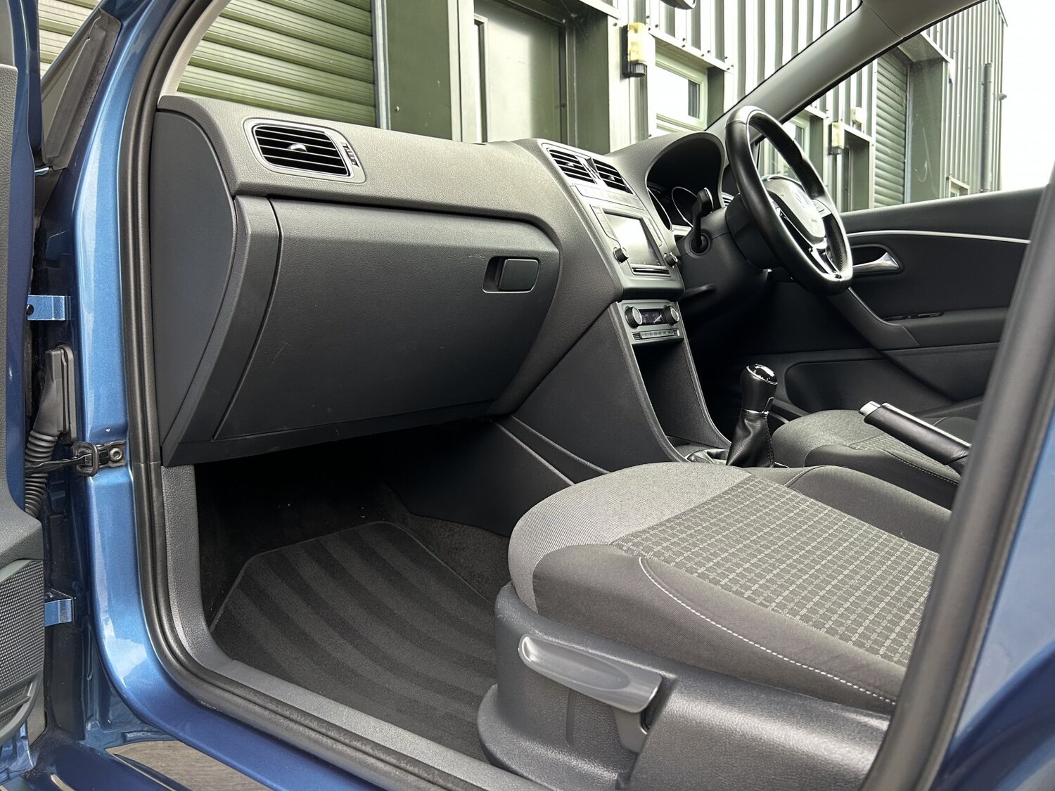 Used Volkswagen Polo 2015 for sale - 77558622: Photo 41