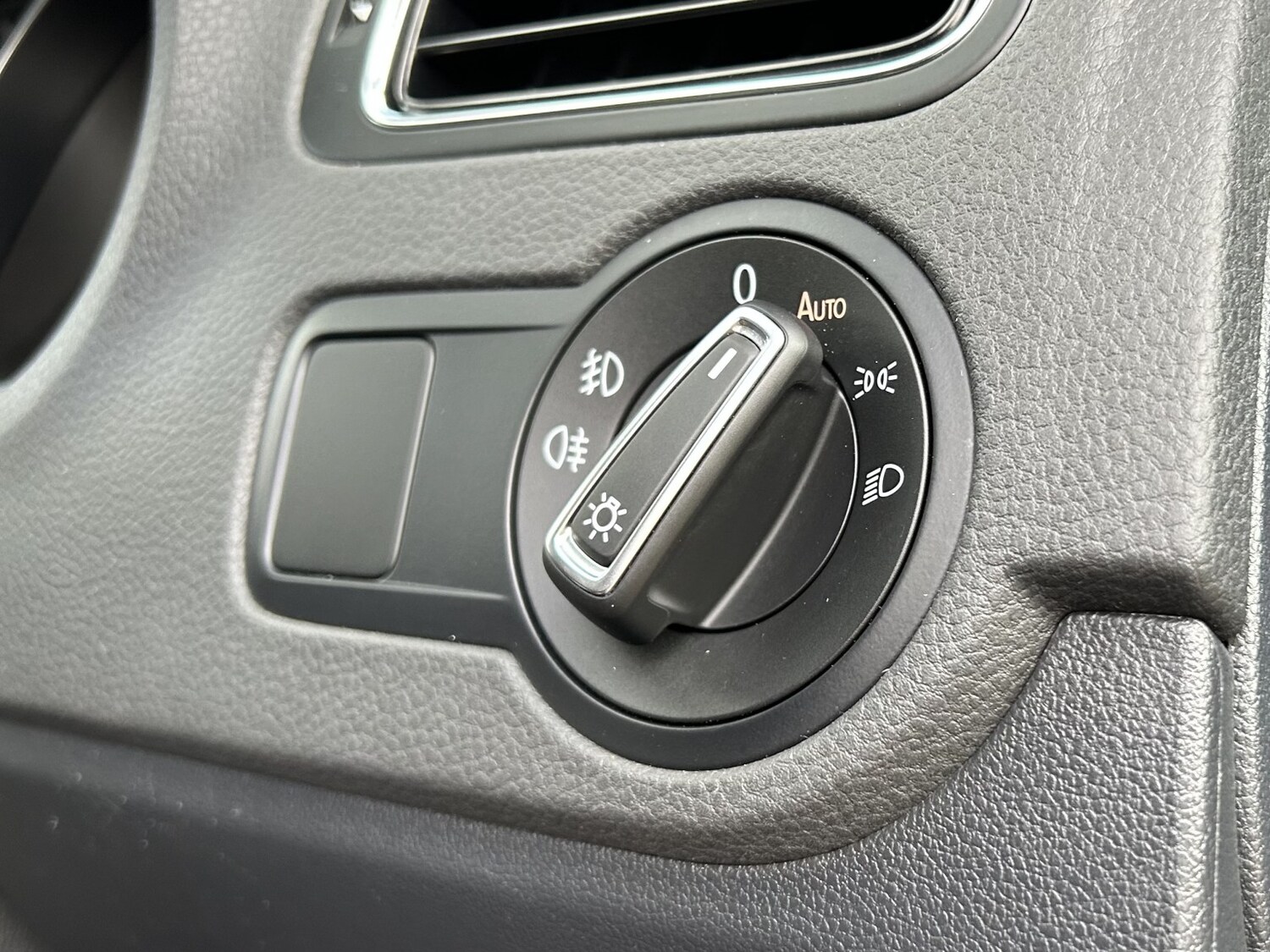 Used Volkswagen Polo 2015 for sale - 77558622: Photo 50