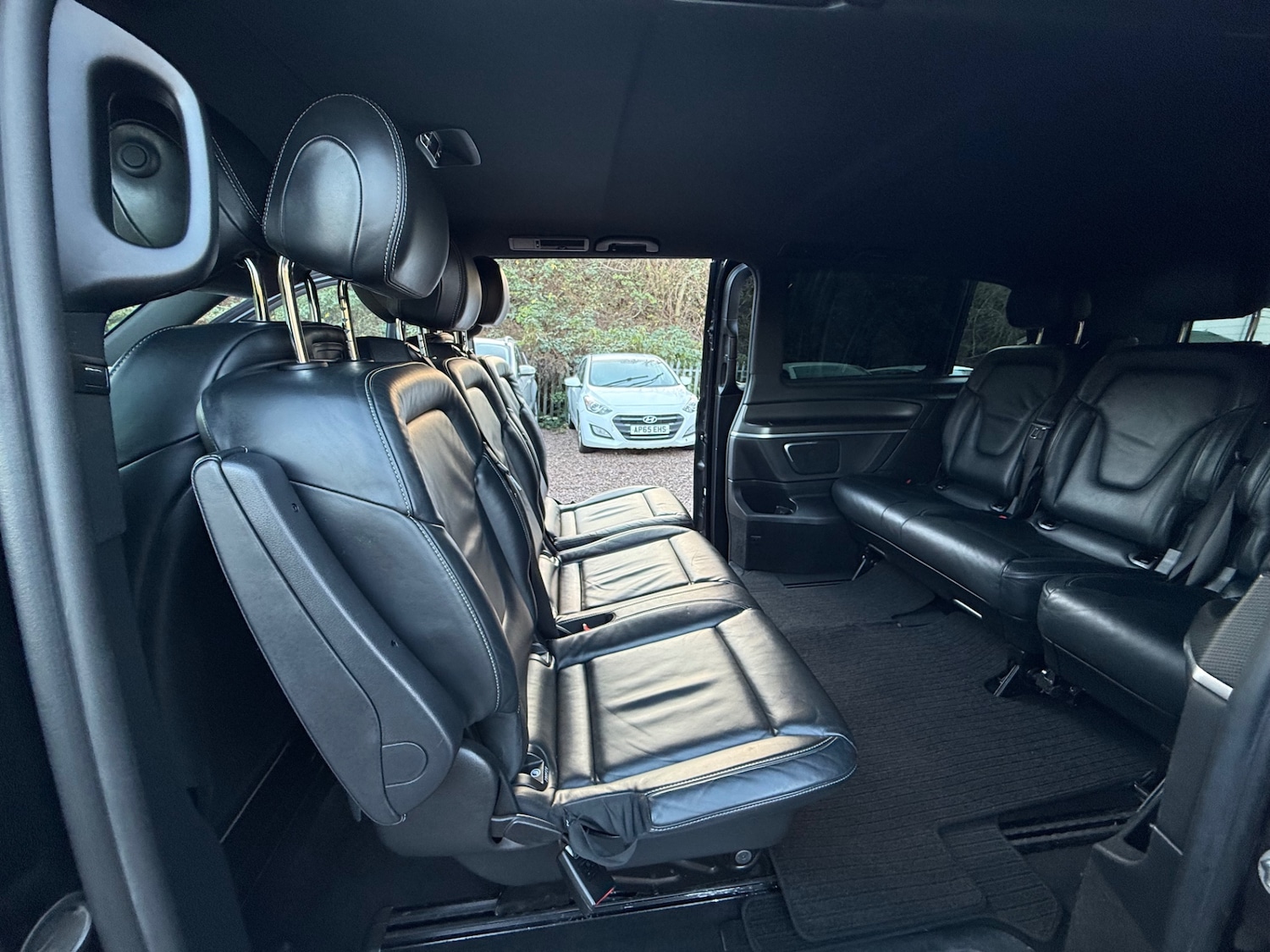 Used Mercedes-Benz V-Class 2019 for sale - 76729077: Photo 12