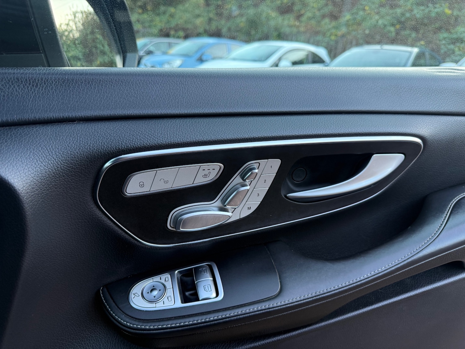 Used Mercedes-Benz V-Class 2019 for sale - 76729077: Photo 21