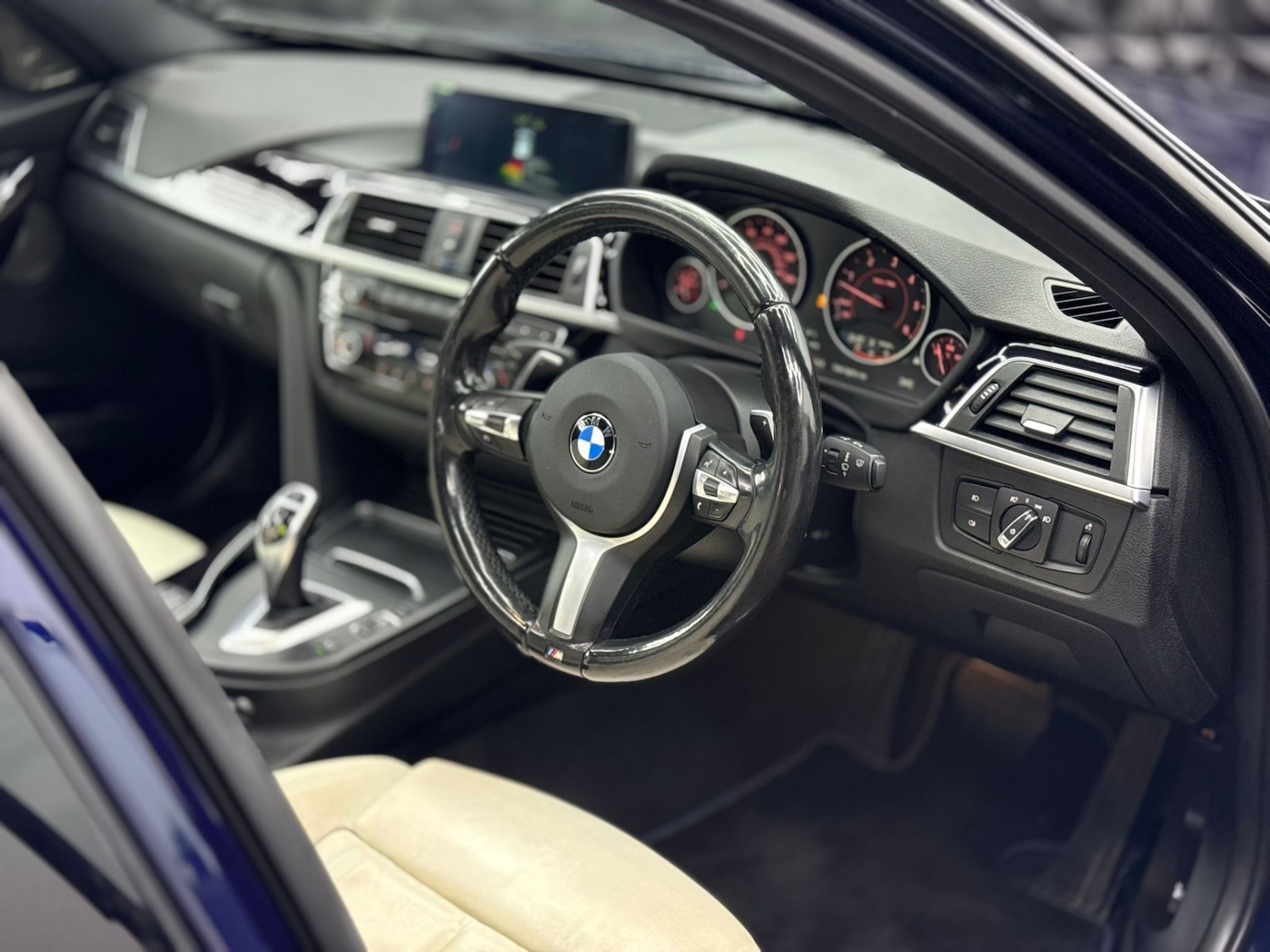 Used BMW 3 Series 2017 for sale - 77392369: Photo 8