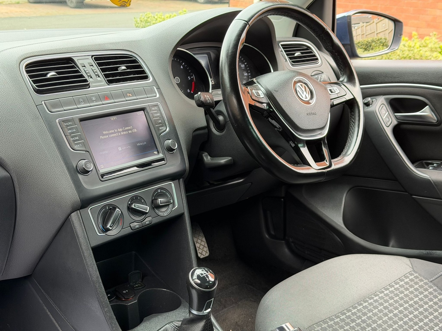 Used Volkswagen Polo 2017 for sale - 77854363: Photo 24