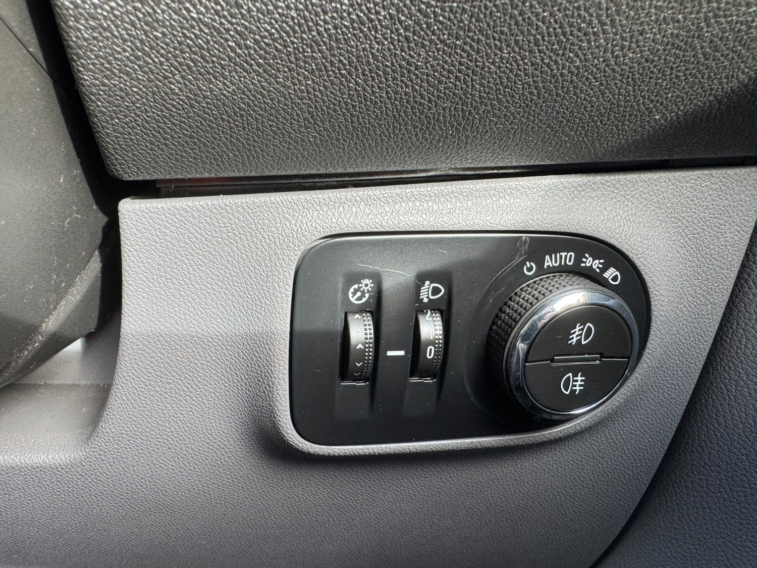 Used Vauxhall Corsa 2015 for sale - 77616432: Photo 32