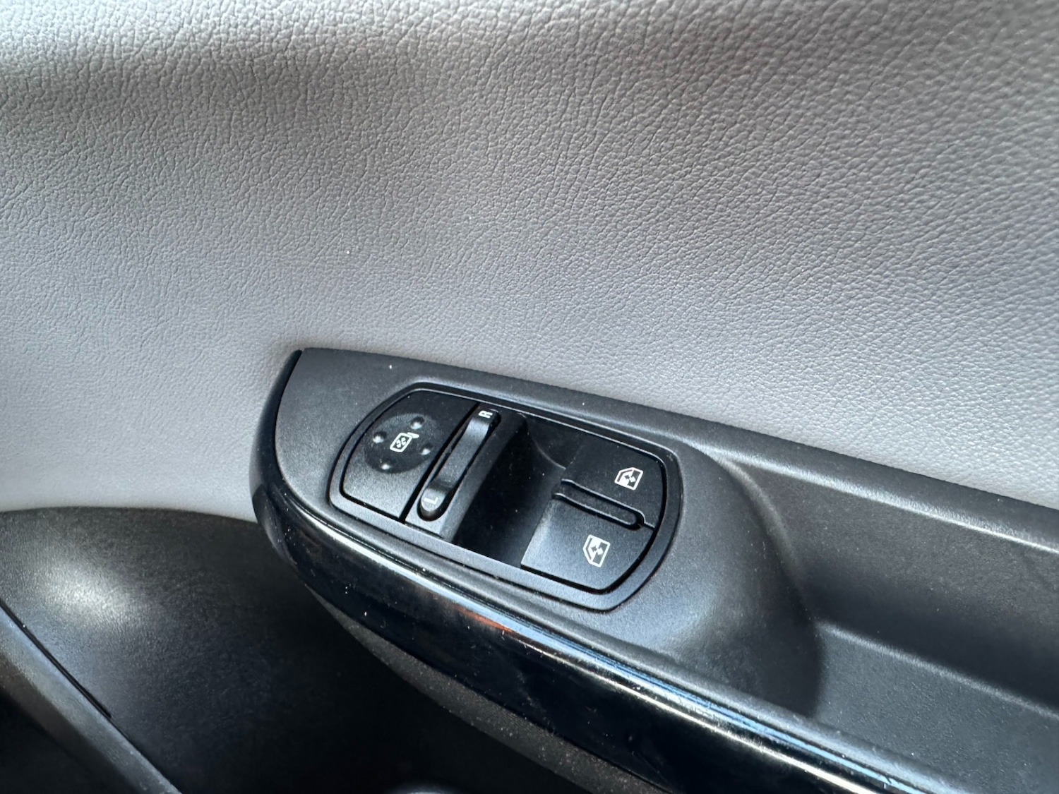 Used Vauxhall Corsa 2015 for sale - 77616432: Photo 33