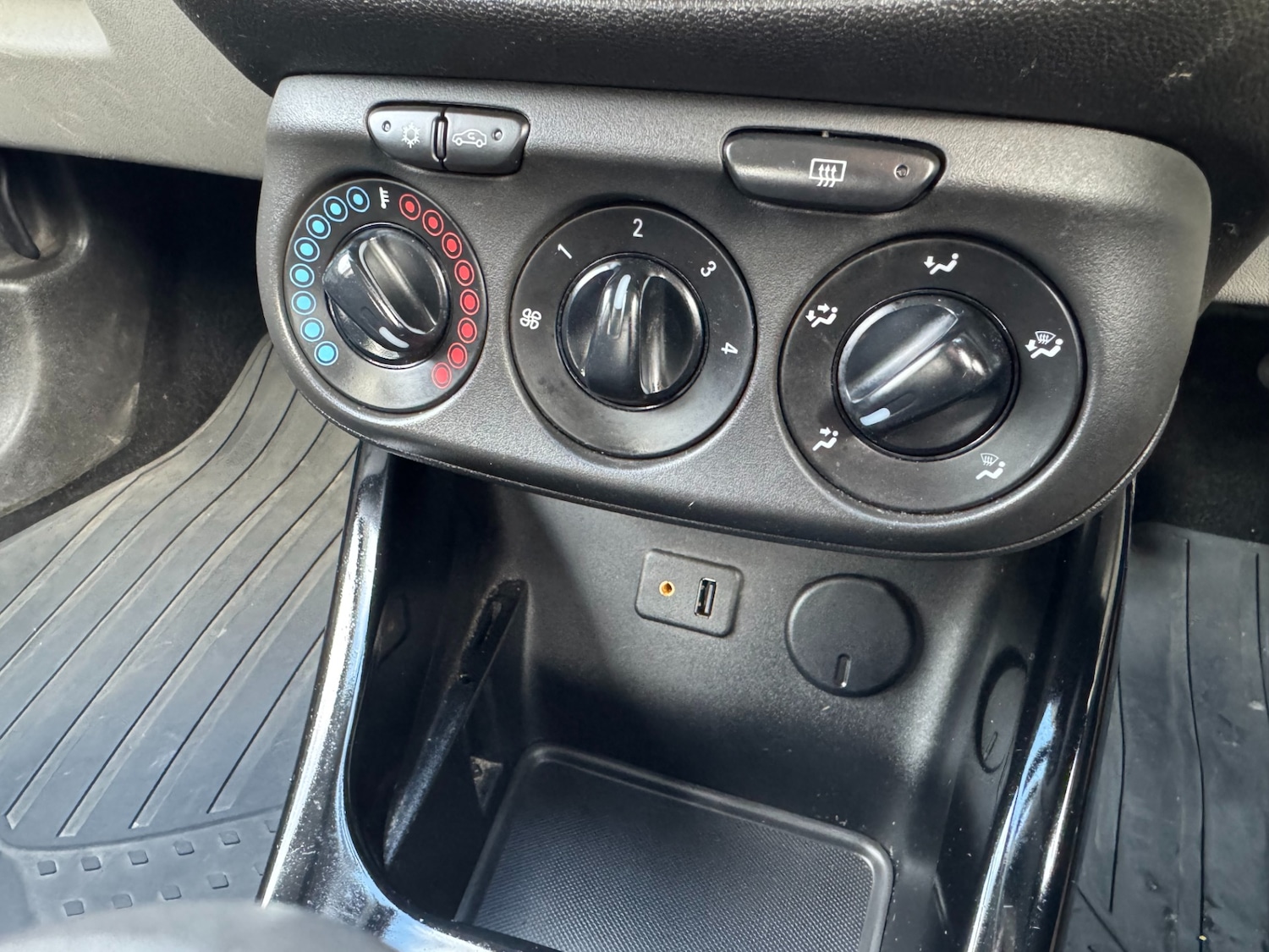 Used Vauxhall Corsa 2015 for sale - 77616432: Photo 42