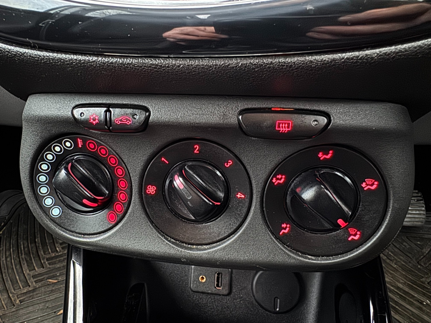 Used Vauxhall Corsa 2015 for sale - 77318263: Photo 18