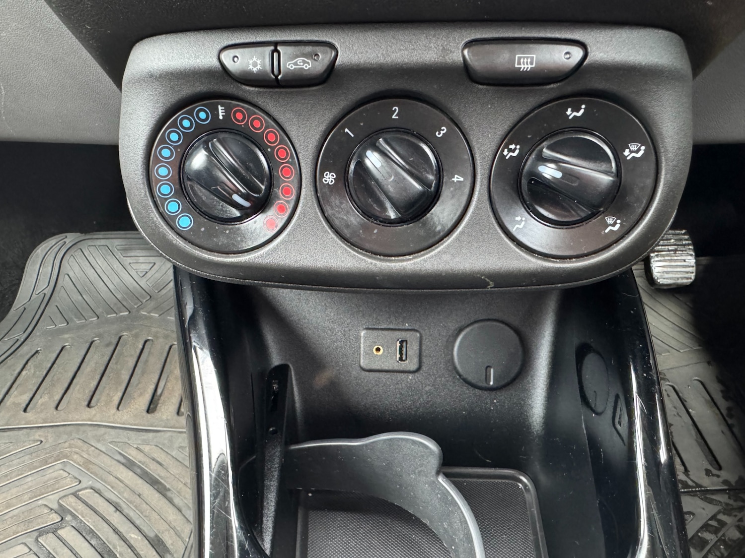 Used Vauxhall Corsa 2015 for sale - 77318263: Photo 33