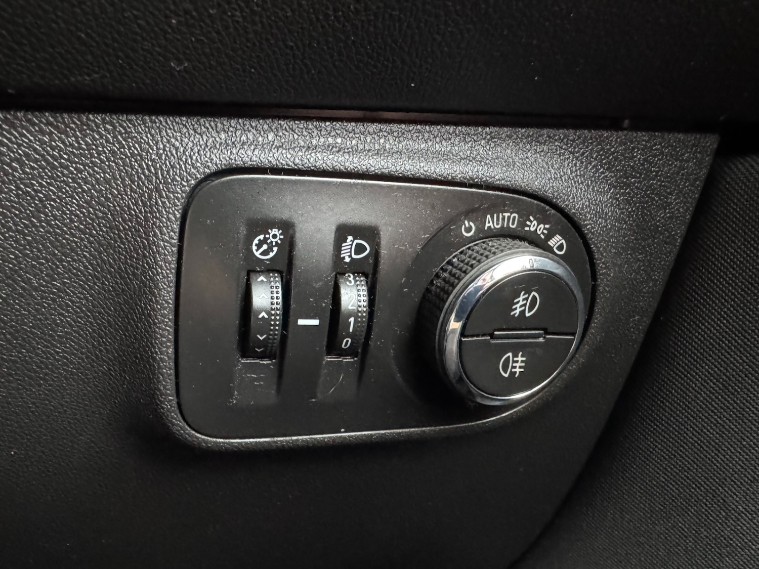 Used Vauxhall Corsa 2015 for sale - 76974792: Photo 39