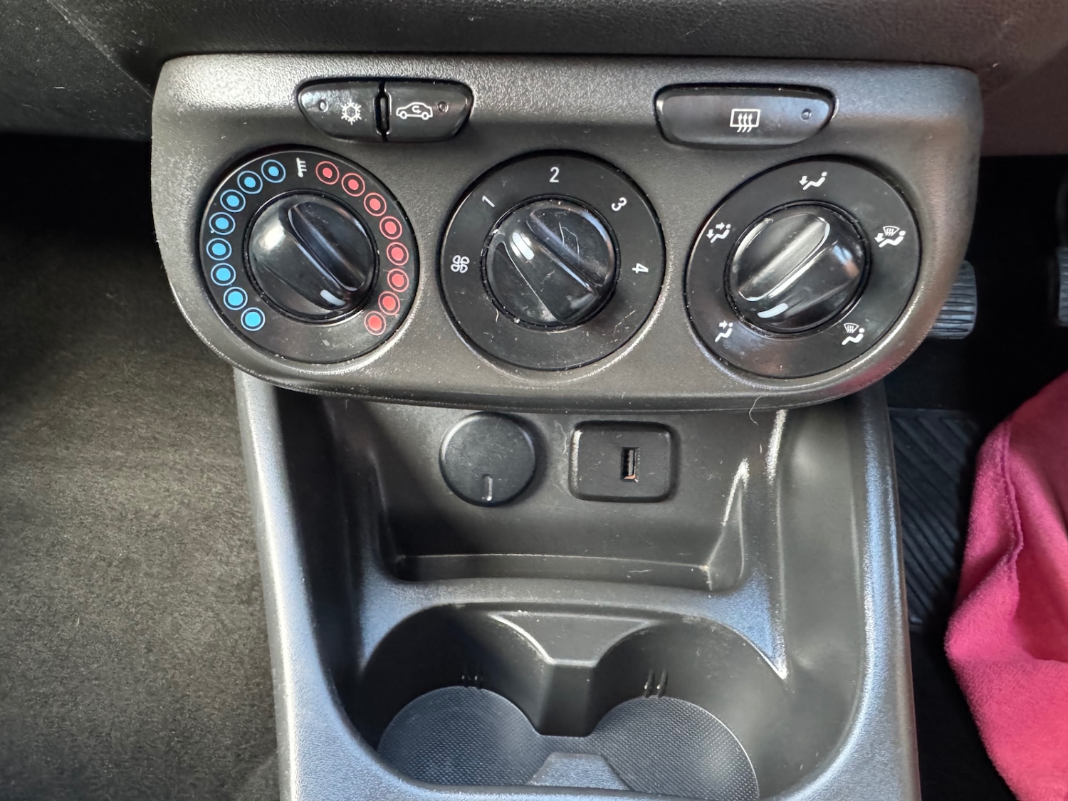 Used Vauxhall Corsa 2016 for sale - 76957239: Photo 34