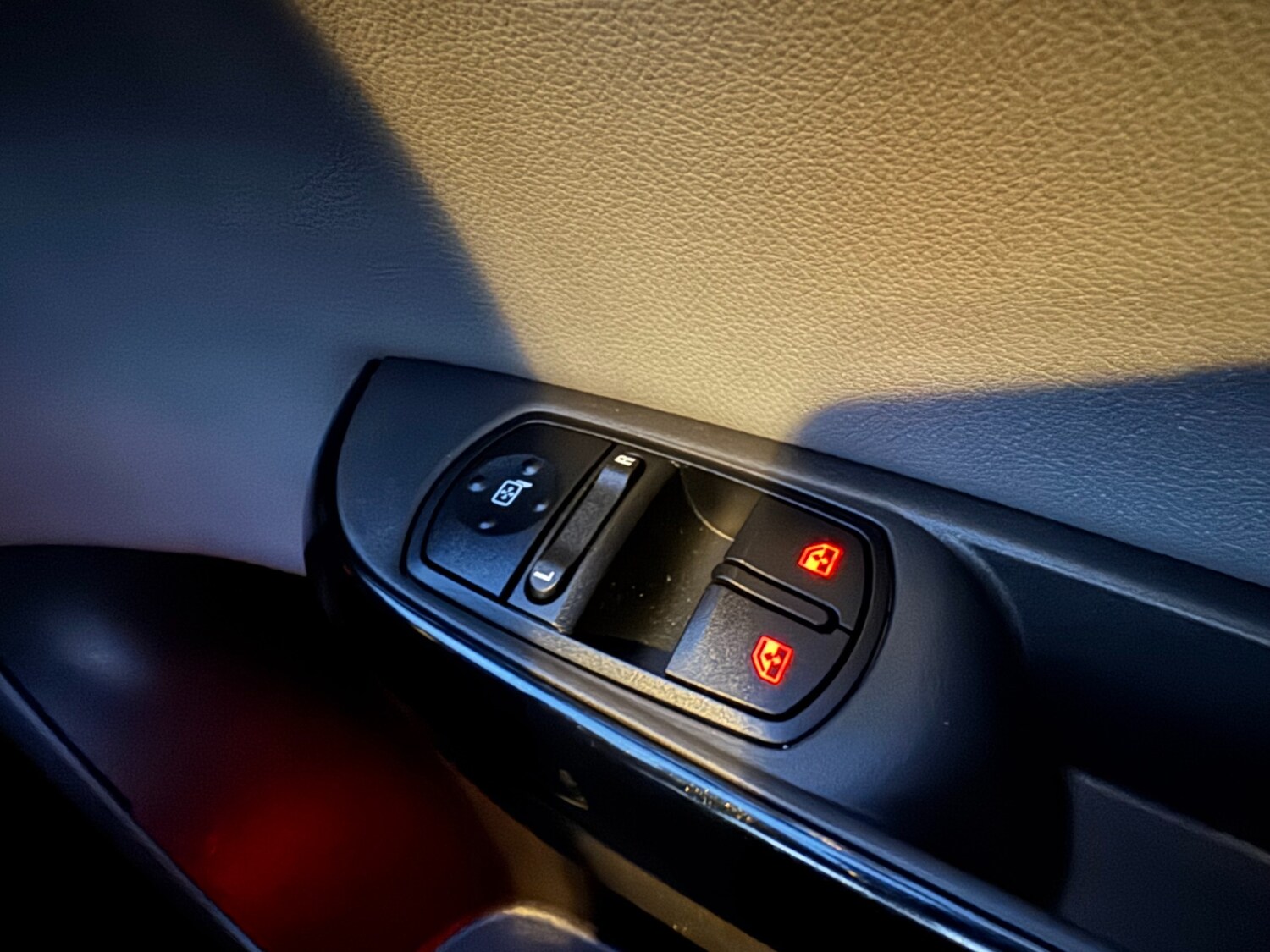 Used Vauxhall Corsa 2015 for sale - 77896112: Photo 31