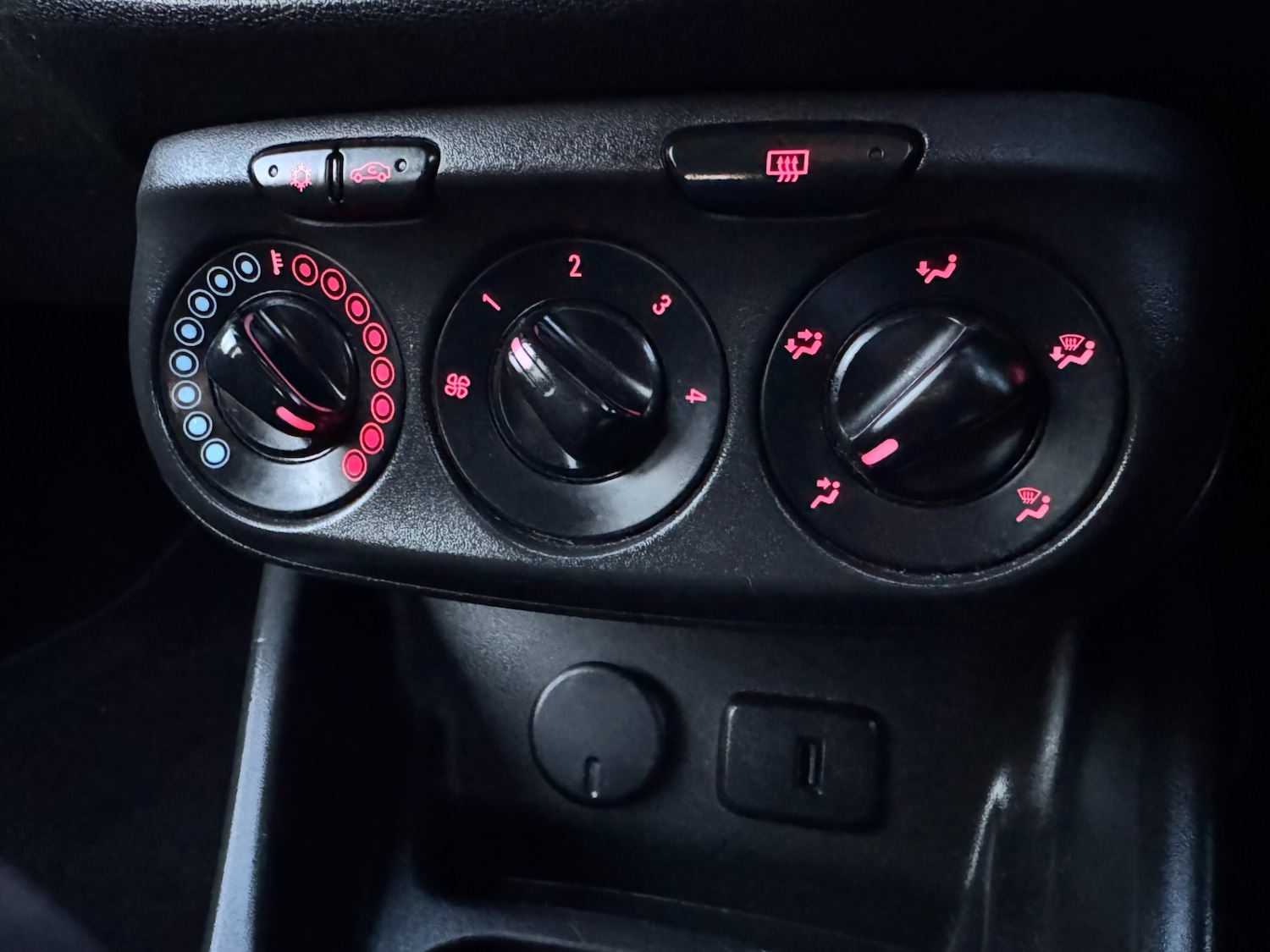 Used Vauxhall Corsa 2017 for sale - 77707030: Photo 36