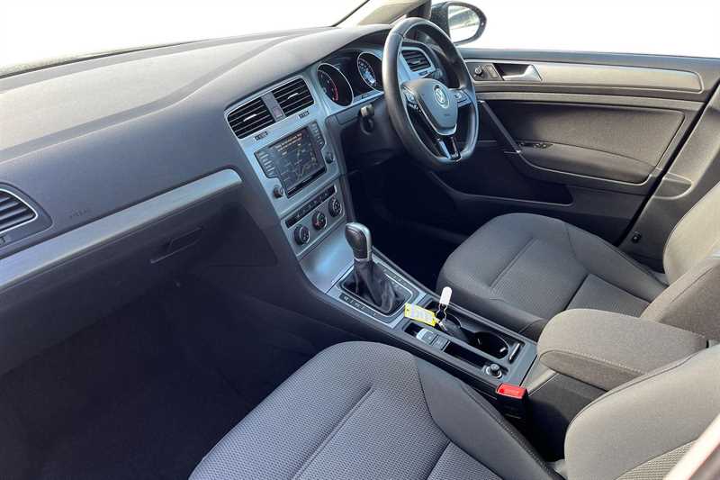 Used Volkswagen Golf 2016 for sale - 77499837: Photo 2