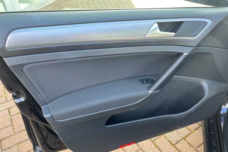 Used Volkswagen Golf 2016 for sale - 77499837: Photo 24