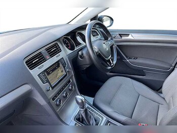 Used Volkswagen Golf 2016 for sale - 77499837: Photo