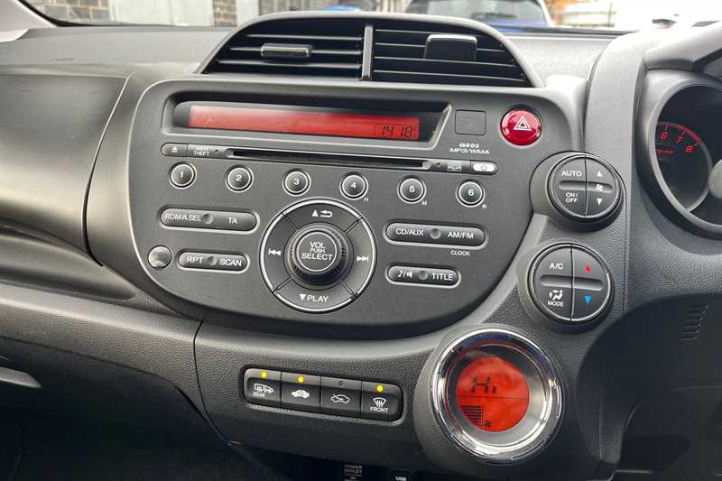 Used Honda Jazz 2014 for sale - 77576621: Photo 13