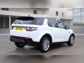 Used Land Rover Discovery Sport 2016 for sale - 76771657: Photo