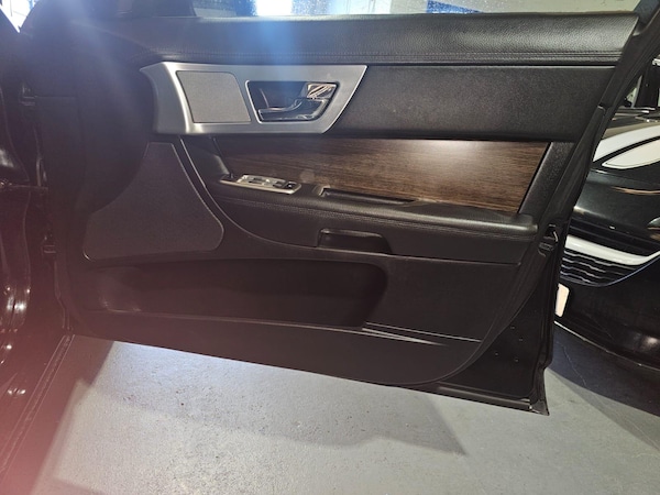 Used Jaguar XF 2013 for sale - 76179752: Photo 11