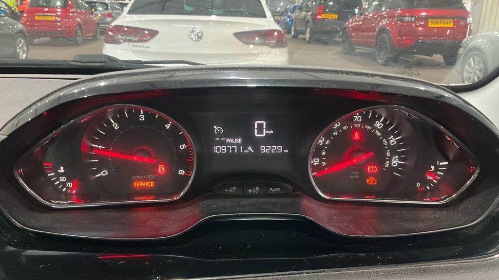 Used Peugeot 208 2014 for sale - 76359852: Photo 10